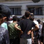 Caos en el traslado de 100 menores a un centro de Ceuta: “Necesitamos dormir en una cama ya”