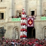 La Mercè regala ‘castells’ de gama extra a la plaza de Sant Jaume antes de terminar con el Piromusical
