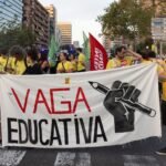 Los profesores en huelga cortan la circulación de trenes de alta velocidad en Lleida