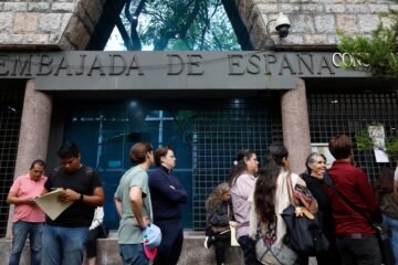 Exteriores pide a los consulados  “información diferenciada” de los nacionalizados por la ‘ley de nietos’ que acreditaron ser descendientes de exiliados