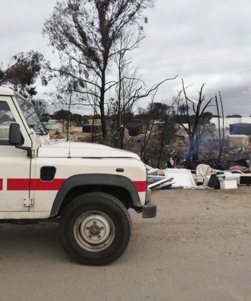 Muere un inmigrante en el incendio de un asentamiento chabolista en Palos de la Frontera (Huelva)