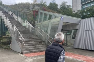 No es una avería cualquiera: seis meses sin ascensor en el barrio alto de Leioa obligan a subir a pie 250 peldaños