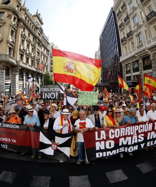 La manifestación contra Sánchez, en imágenes