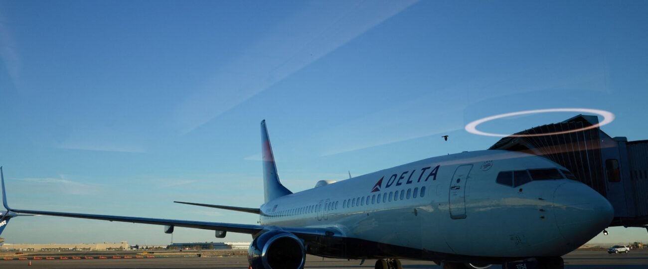Un avión de Barcelona con destino a Boston aterriza de urgencia en Oporto por humo en la cabina
