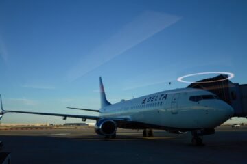 Un avión de Barcelona con destino a Boston aterriza de urgencia en Oporto por humo en la cabina