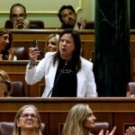 Armengol obliga a la diputada popular Ana Vázquez a abandonar el Congreso tras sacar un bote de gas pimienta