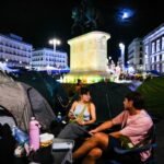 Segunda noche de acampada: “Dormir en la Puerta del Sol no es duro si la dicha es buena”