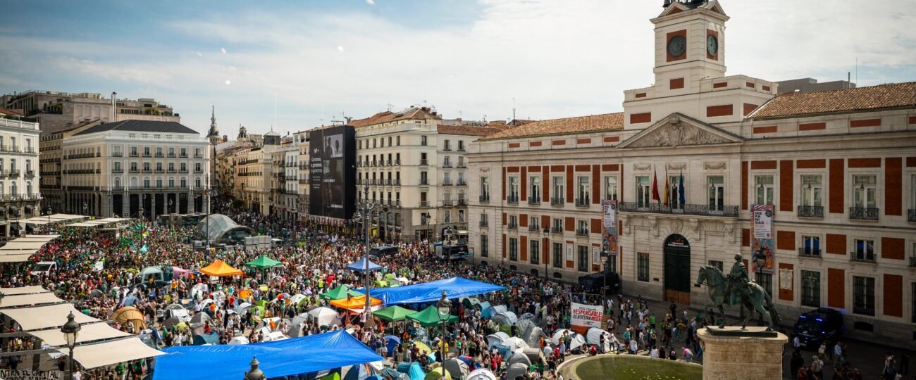 Acampada en Sol contra los desahucios, en directo | El Ayuntamiento de Madrid acusa a la Delegación del Gobierno de “negligencia y dejación de funciones” por la acampada