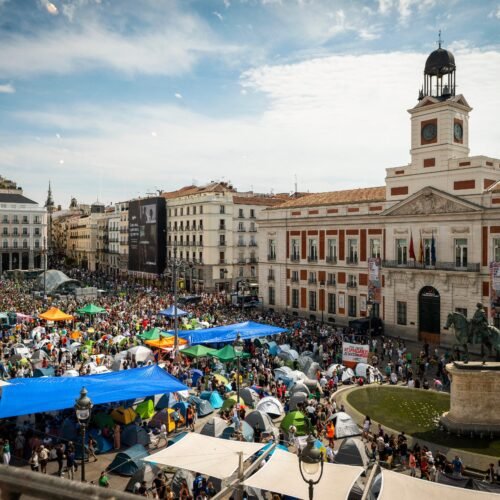 Acampada en Sol contra los desahucios, en directo | El Ayuntamiento de Madrid acusa a la Delegación del Gobierno de “negligencia y dejación de funciones” por la acampada