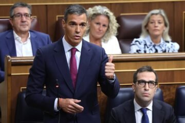 Última hora de la entrada de inmigrantes a Ceuta, en directo | Feijóo acusa a Sánchez de “desproteger” a España ante una “agresión consentida o impulsada por Marruecos” y él replica: “Volveremos a ganar en las urnas”