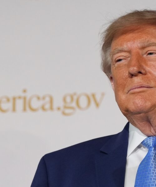 Trump lanza una página oficial de información sobre el Gobierno de EE UU que le desmiente