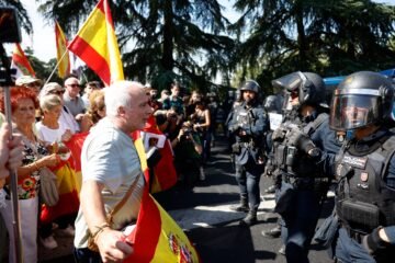 La manifestación contra Pedro Sánchez en Madrid, en imágenes