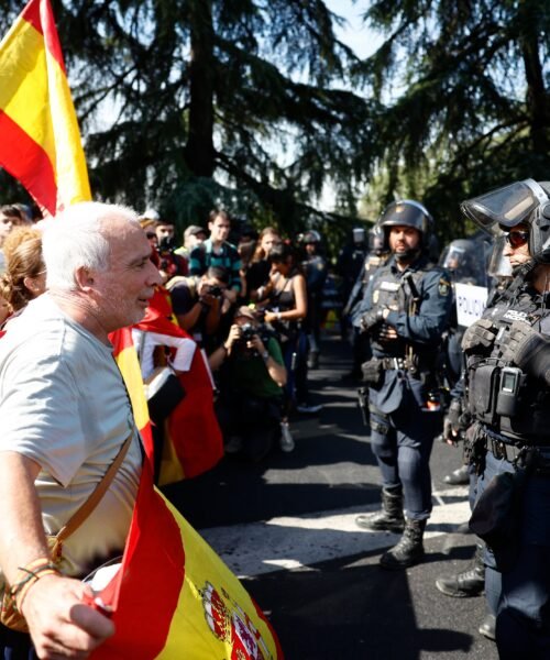La manifestación contra Pedro Sánchez en Madrid, en imágenes