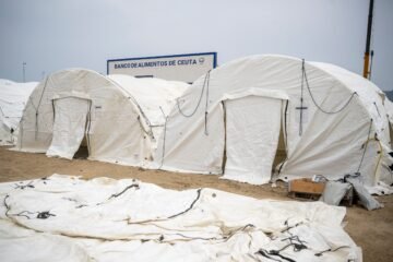 Los vecinos del puerto de Ceuta se movilizan contra las obras para una nueva ubicación de los migrantes: “No los queremos aquí, punto”