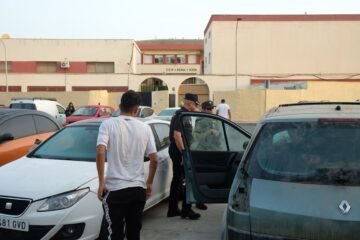 Última hora de la entrada de inmigrantes a Ceuta, en directo | Albares dice que “no puede certificar” quién está detrás de la entrada de migrantes a Ceuta y apunta a la desinformación en redes sociales