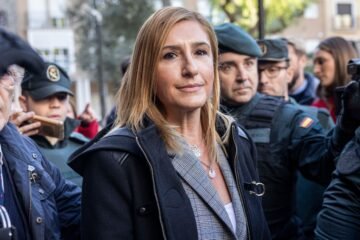 Pradas y Mompó declaran en el Congreso tras el silencio de Mazón sobre la gestión de la dana