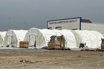 Última hora de la entrada de inmigrantes a Ceuta, en directo | Ceuta considera un “grave error” que el puerto se utilice para albergar migrantes por ser “una infraestructura crítica”