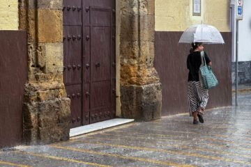 Aviso rojo por lluvias torrenciales en Tarragona tras descargar con furia 123 litros en Cáceres y 73 en Requena