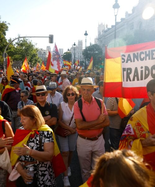 Manifestación contra Sánchez, en directo | Unas 20.000 personas marchan en Madrid para pedir elecciones y “en defensa de Ceuta”