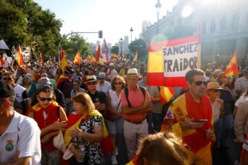 Manifestación en apoyo de Ceuta y Melilla, en directo | Arranca la marcha para pedir elecciones y “en defensa de Ceuta”