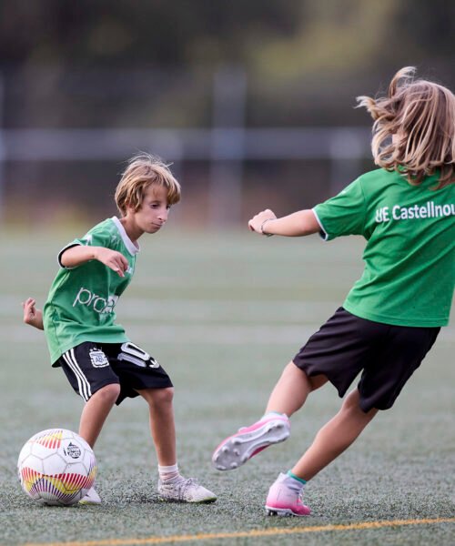 Luca, el niño con una enfermedad ultrarrara que sólo quiere jugar al fútbol: «Para él todo es gigante»