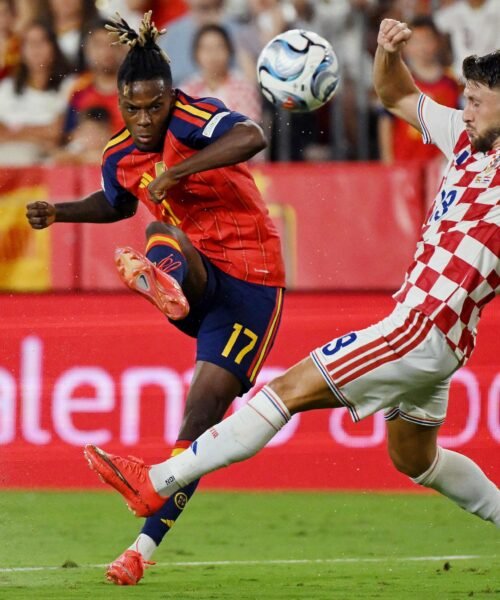 Nico Williams deja la concentración de la Selección por unas molestias en el muslo