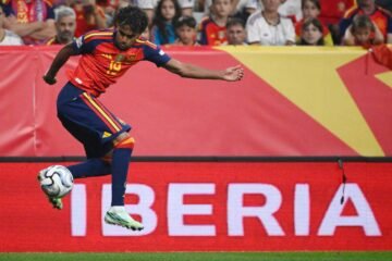 La España anónima supera su propia pereza y cumple el trámite ante la República Checa