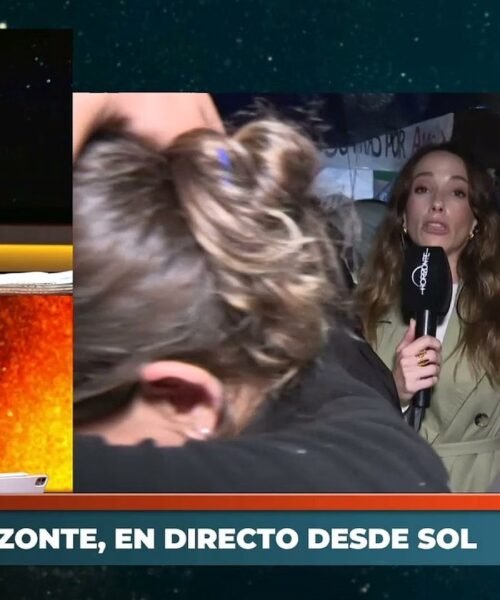 Iker Jiménez estalla ante el acoso a su reportera en la acampada de Sol: «¿Pero qué hace esta gentuza? Salte de ahí, deja a esa chusma»