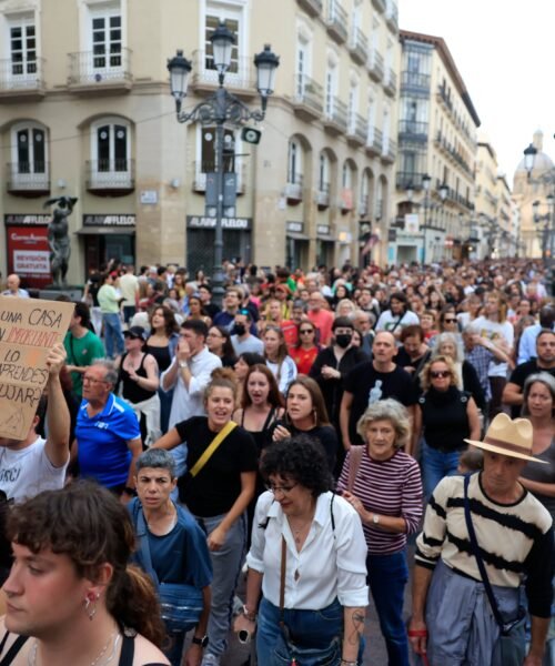 Reacciones a los decretos de vivienda y las acampadas en directo| Detenidos tres manifestantes de grupos de ultraderecha que intentaban llegar a la acampada de Sol