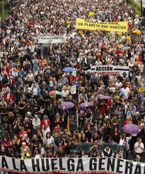 Decenas de miles de personas se manifiestan por la vivienda en Madrid en medio de la incertidumbre electoral