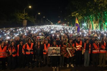 Maricarmen y las elecciones del 29-N, en directo | Miles de personas despiden a Maricarmen con un minuto de silencio frente a su casa