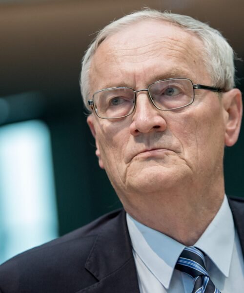 Alemania arresta al exjefe de su servicio de inteligencia, sospechoso de alta traición