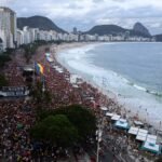 Caetano Veloso y decenas de artistas se vuelcan con Lula en un acto masivo en la playa de Copacabana