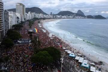 Caetano Veloso y decenas de artistas se vuelcan con Lula en un acto masivo en la playa de Copacabana