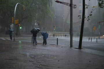 La Aemet decreta aviso rojo por lluvias torrenciales en Castellón, Valencia y Tarragona