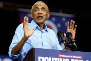 El chiste de la tarta dorada: Trump se revuelve contra Obama por bromear sobre su obsesión por renovar la Casa Blanca