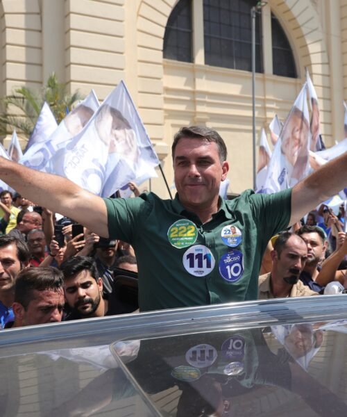Las propuestas de Flávio Bolsonaro: menos burocracia y seguridad al estilo Bukele