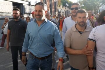 Abascal pone condiciones a un futuro gobierno con el PP: “Prioridad nacional, desregulación y remigración”