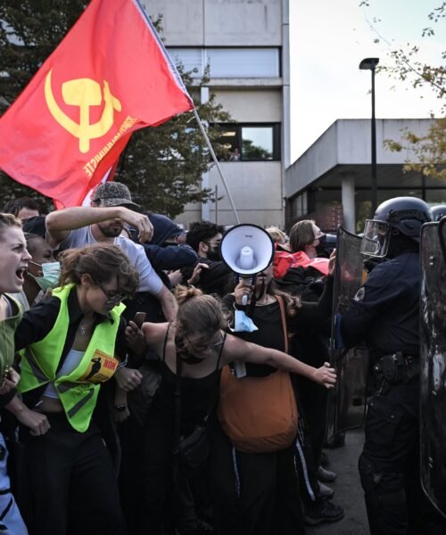 Las protestas estudiantiles se extienden por Francia mientras el Gobierno acusa al partido de Mélenchon de alentar la violencia urbana