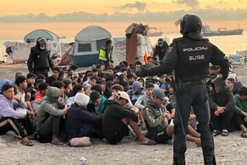 La Policía se despliega en El Guano para desalojar otro asentamiento de inmigrantes en Ceuta 48 horas antes de la visita de los Reyes