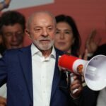 Lula admite que el resultado electoral es “inesperado” y ataca a Bolsonaro por sus lazos con el crimen