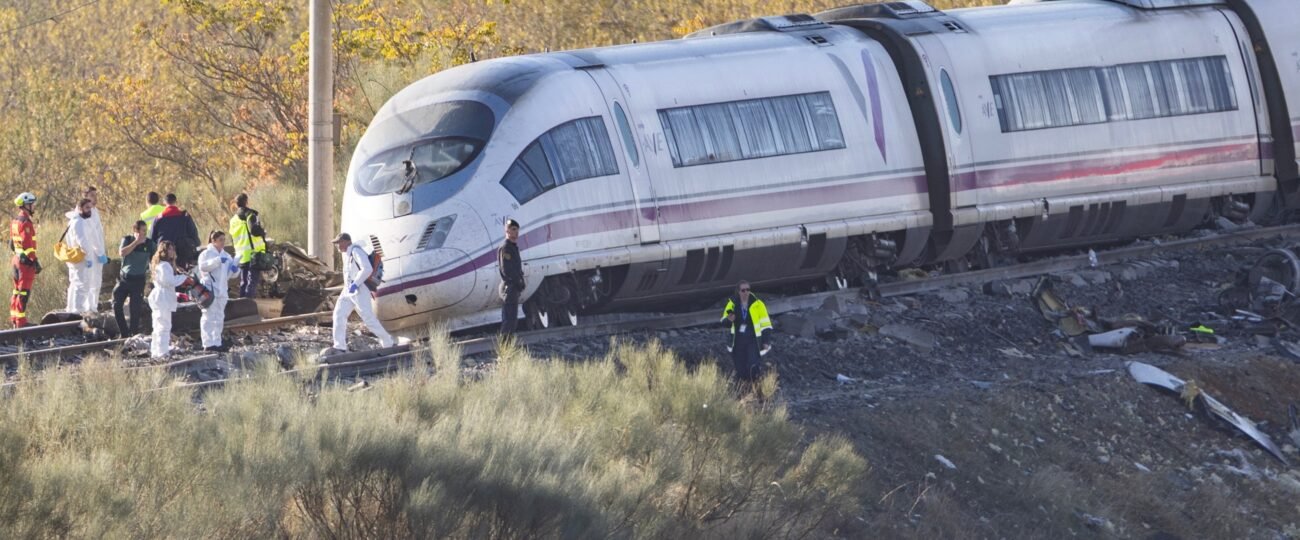 Última hora y reacciones tras el accidente de trenes de Urda, en directo | El Instituto de Medicina Legal de Toledo ha recibido ya los 69 cadáveres y realizado 48 autopsias
