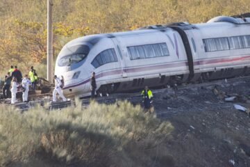Última hora y reacciones tras el accidente de trenes de Urda, en directo | El Instituto de Medicina Legal de Toledo ha recibido ya los 69 cadáveres y realizado 48 autopsias