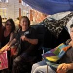 Tres amigas, del 15-M a la acampada por la vivienda: “Llevamos toda la vida en la calle”