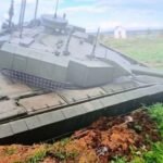 Rusia prueba un tanque robot con cañón de 125 mm para apoyar unidades de asalto que termina atascado en el barro